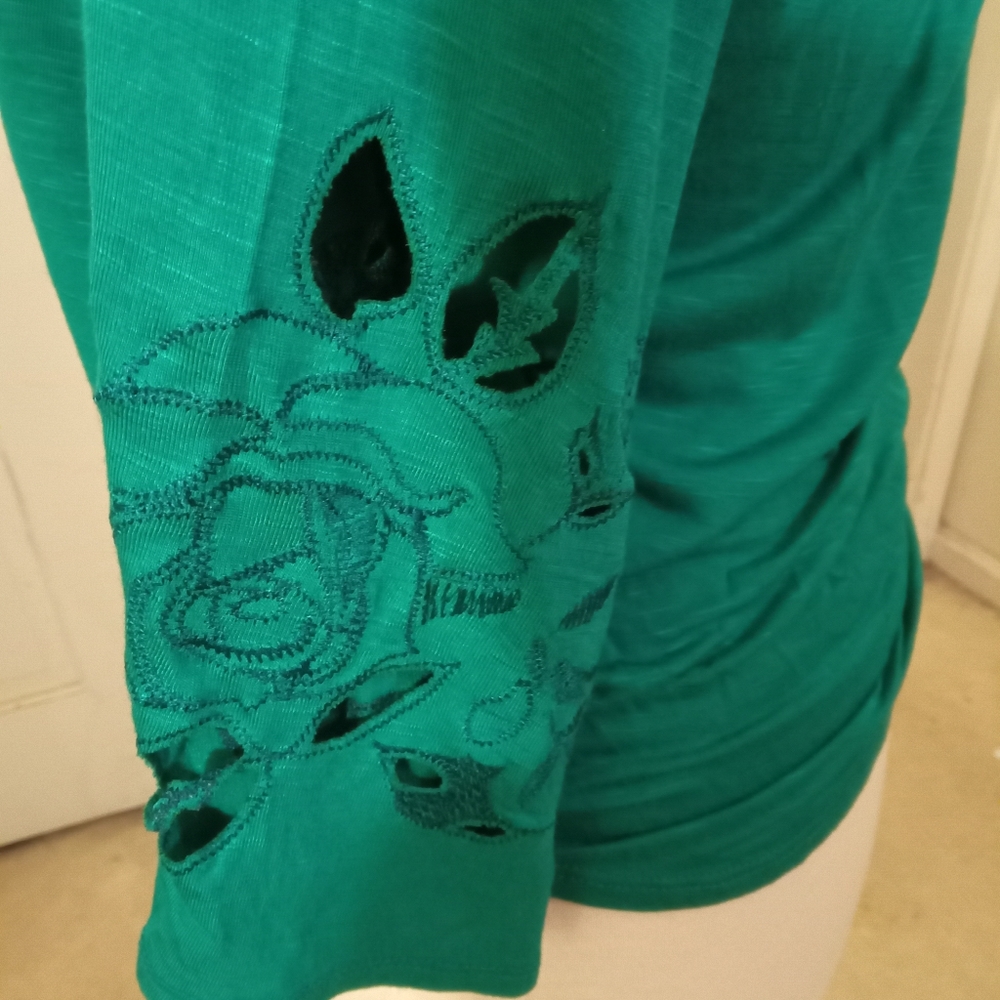 Blouse - Picture 2 of 3
